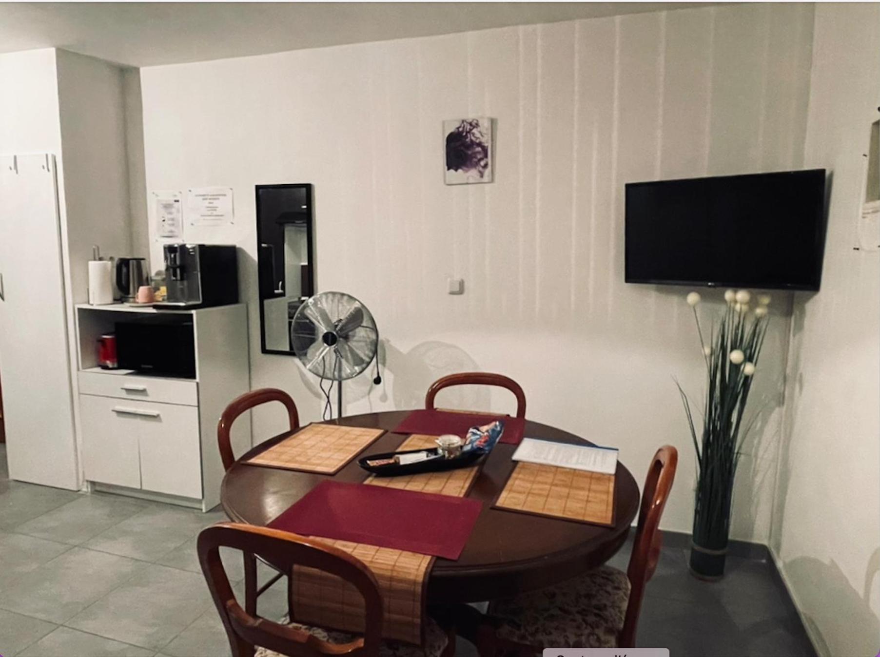 Appartement Avec Parking Gratuit Et Wifi Vierzon Zewnętrze zdjęcie