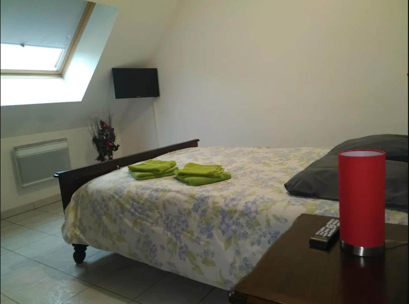 Appartement Avec Parking Gratuit Et Wifi Vierzon Zewnętrze zdjęcie